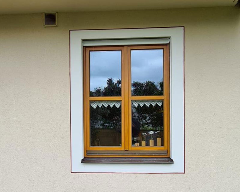Fassadengestaltung mit Linierung eines Giebelhaus in Schwandorf